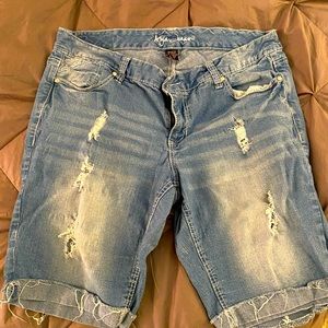 Ariya distressed jean shorts. Size 16. Very stretchy.